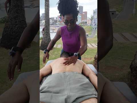 Cuban massage in Salvador 🇧🇷 #beach #massage #outdoor #relaxing