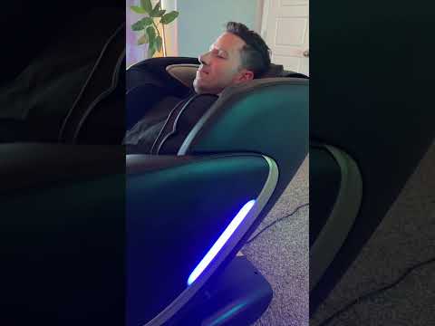 $2,000 Massage Chair Review! (EasPearl R8089)